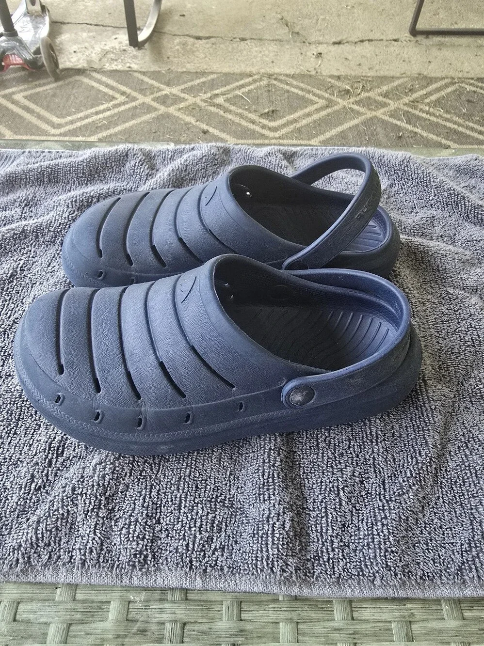Child Size 3 Blue Foam Clog Crocs Lightweight Comfort Rugged Shark Shoes EUC